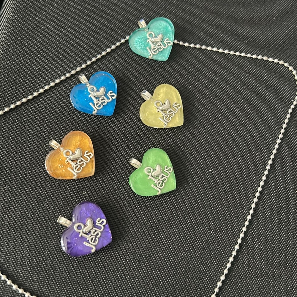 Heart 'I Love Jesus' Resin Pendant w/Free Chain